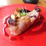 阿蘇レストラン&菓子屋 ギフト - 「宮崎産桜姫鶏もも肉のロースト、大分県産ジャンボ椎茸と赤ワインのソース」