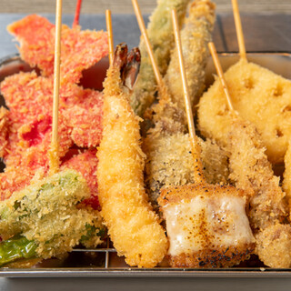 Enjoy a variety of fresh ingredients on kushikatsu covered in a special crispy batter♪