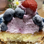 GRUN - ブルーベリータルトの断面