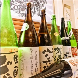 選りすぐりの日本酒を取り揃え。季節や地域限定の地酒も豊富
