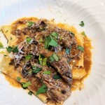 La Brianza - 鴨肉ラグーイタリアンパセリサンドパッパルデッレ。お肉たっぷりほぐれるやわらかさ旨みしっかり、牛ラグーのような美味しさ☆ 緊急事態宣言で自粛じゃなければ、赤ワイン飲みたくなるわね〜 パッパルデッレプリッ