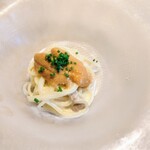 La Brianza - 塩水うにカッペリーニ赤茄子とホッキ貝出汁クリームソース。お久しぶりに巡り合うお料理ありがとうございます☆ ハリのある新鮮ウニに出汁の効いたクリームソース、見た目以上に手間暇掛かってる分素晴らしく美味♡