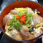 Tori u - アジは薄味で柔らかい印象。彩りの紅生姜が、味わいの上でもアクセントに