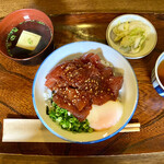 食堂エンドウ - まぐろ丼ぶり（1100円）