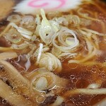 茅橋らーめん - 鶏ガラ主体のあっさり味ですが、割とオイリー。