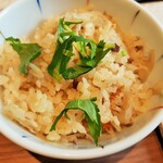Hanako Kitahorie - この日は焼き鯖の土鍋ご飯、香ばしく焼いてほぐした焼き鯖に三つ葉やささがきごぼうがいい風味♪
