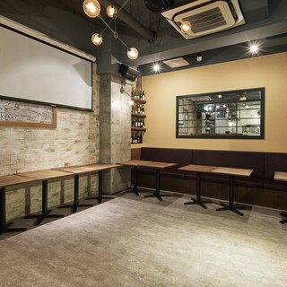 プロジェクター無料貸出！店内レイアウトも自由に変更可