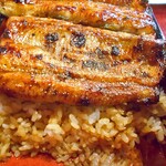 うなぎく - うな重特上（ご飯大盛り）（粉サンショウをふって）