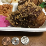 ほか弁　日本亭 - 大きさの比較　こんな時に限って５００円玉ないの〜
　　　　　　まみこまみこ