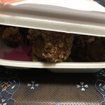 ほか弁　日本亭 - はみ出ちゃってます　　まみこまみこ