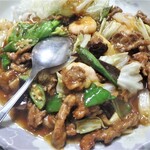 孔雀苑 - 牛肉・エビ・イカの野菜炒め