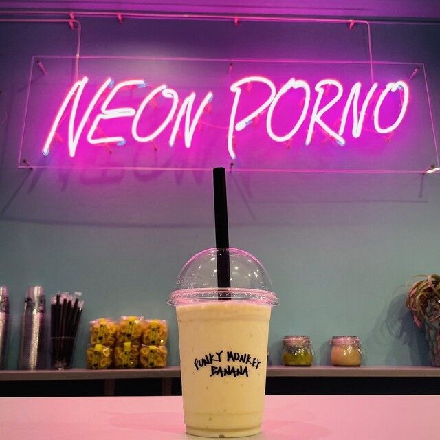 NEON PORNO photo 3