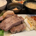 韓国料理 Ku-Fuku - Open早々のサムギョプサル。とにかくボリューミィ！