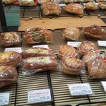 KOBE 1er Bakery Market - FRIANDEのパンコーナー