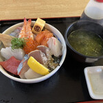 マルトモ水産 鮮魚市場 - 海鮮丼1,650円