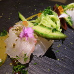 エクアトゥール - 駿河湾産天然真鯛のクリュ　長崎県産地蛸と勝浦産雌貝鮑にその肝のソース　ポアブルベールの香り