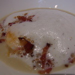 エクアトゥール - トピナンプールのクリームとラングスティーヌのポアレ　スモークした黒胡椒とベーコンのエマルジョン