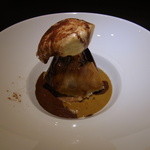 エクアトゥール - 丹波産　石鎚の渋皮煮を包んだ焼きモンブランと五香粉のアイスクリーム　ピスタチオソース