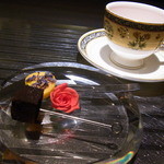 エクアトゥール - プチフールとマリアージュフレージュ