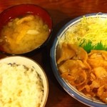 キッチンバー べらみ - ご飯とお味噌汁