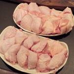 興 - 「鶏の水炊き鍋」の鶏（「1.5倍量」×２鍋分）：５～６cmもの大ぶりにカットされた、地鶏のもも肉！