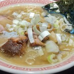 中華そば えもと - すげ～煮干し中華そば（限定）ナナメから