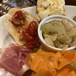 12 - ブルスケッタ3種に前菜（セロリ、ニンジン）