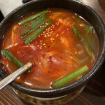 亀戸ホルモン - コムタンスープ　赤