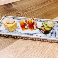 にょろ助 銀座 - うなぎ珍味盛り 3点 1320円
                      鰻巻、鰻の煮凍り、鰻ざく