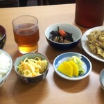 和田食堂 - 小いわし天ぷら定食 これに食後のコーヒーが付いて (税込)650円 ※拡大 (2021.06.13)