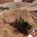 西院アクション - 純豚骨博多長浜ラーメン