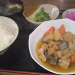與八郎 - 筑前煮定食