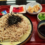Nakau - ざる蕎麦の大盛り（￥５５０）、麻辣ソース（￥４０）、竜田揚げ２個はクーポンにて無料