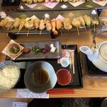 舞妓飯 - 十六色の一口串天ぷら膳