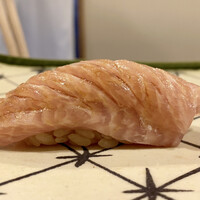 鮨ひろ瀬 - ニュージーランド産南マグロ カマトロ
                      これはさすがに脂がのってましたね！
                      皆さん大好きなマグロの味だと思います。
