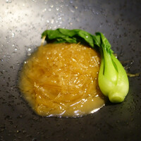 TOKYO CHINOIS 神子 - 気仙沼産毛鹿鮫尾びれの濃厚白湯煮込み