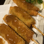 巻き酒場 くるり家 - 串カツ 梅肉掛け