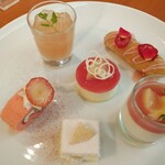 ノーザンテラスダイナー - 桃をテーマにしたメインスイーツ