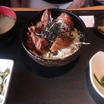 京都 丹波黒地鶏かずき - タレ唐丼定食