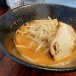 HANABI - 辛味噌ラーメン￥800　ホリゾンタルアングル