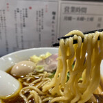 麺屋 わしわ - 全粒粉入り麺の中太麺が絡みつく❣️クッ〜