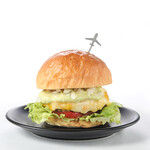 ダグズ・バーガー - ダグズ・プレミアム多良問牛ワカモレ（アボカド）チーズバーガー 《LAVA〉