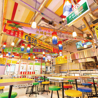 Lively interior and exterior inspired by an authentic Korean market