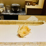 日本橋 蕎ノ字 - ◆車海老の頭
      ☆一つ目は塩で頂く。海老味噌が堪らなく美味い！