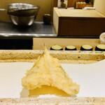 日本橋 蕎ノ字 - ◎きすは身が大きくふっくらして美味い。塩でひと口、残りは天つゆで頂く。