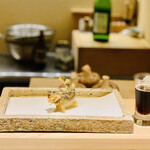 日本橋 蕎ノ字 - ◆鮎の天ぷら。黒ビールを合わせて食べる。