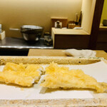 日本橋 蕎ノ字 - ◎横浜市柴漁港で揚がるアナゴは「小柴のアナゴ」と呼ばれ、身はふっくらしていて美味い。