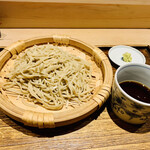 日本橋 蕎ノ字 - ◆二八蕎麦。
      ◎蕎麦粉は鹿児島の新そばと静岡の川根本町産の蕎麦粉を混ぜて使用