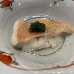 鮨 まつうら - キンキの酒蒸し　脂とろっっとろの身に葱玉がエモい一品