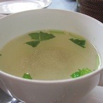 クワトロ・スタジオーニ  - 清楚なスープ